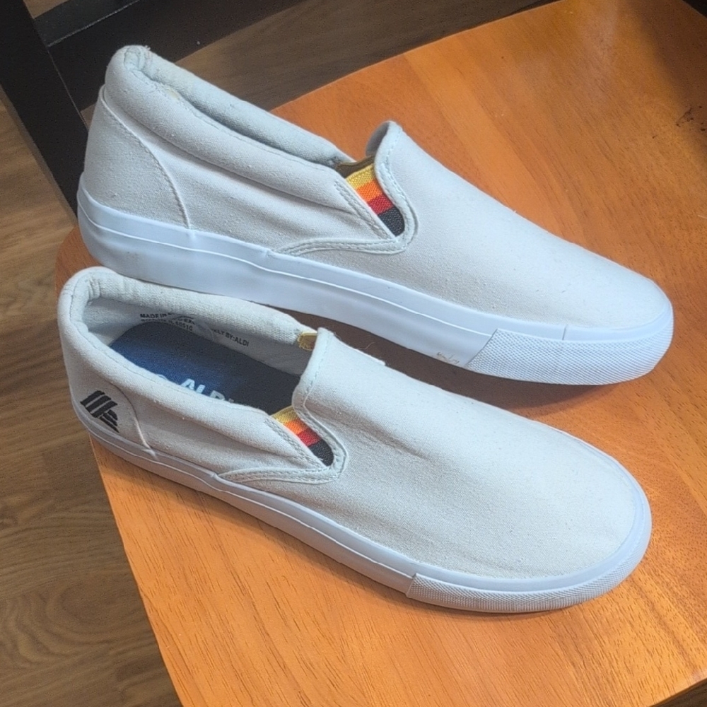 Aldi Gear Kids White Slip-On Sneakers - Picture 7 of 7